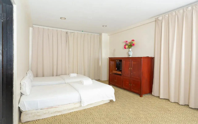 OYO 89619 De Choice Hotel