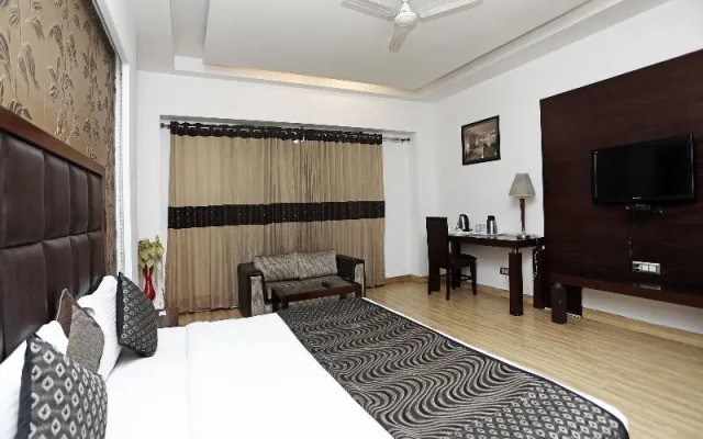 OYO 4258 Hari's Court Inns & Hotels