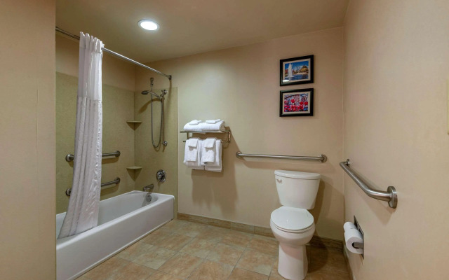 Comfort Suites Huntersville near Lake Norman