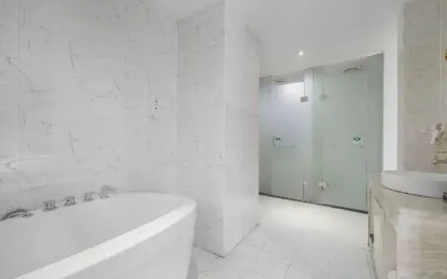 Shengjing Yijia Hotel ( Xiangyang New Wuzhong Wuyue Plaza Branch)
