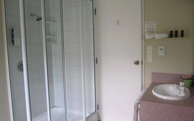 Camellia Court Motel