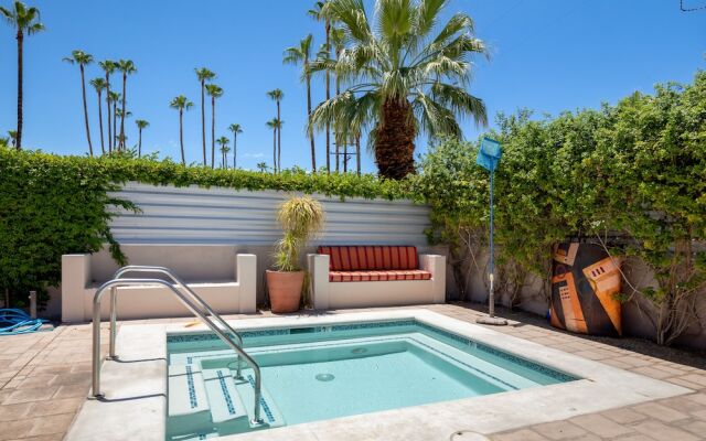 Poolside Fun King Suite