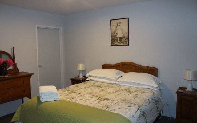 Mackenzie Apartments & Suites