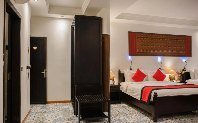 La Rose Suites