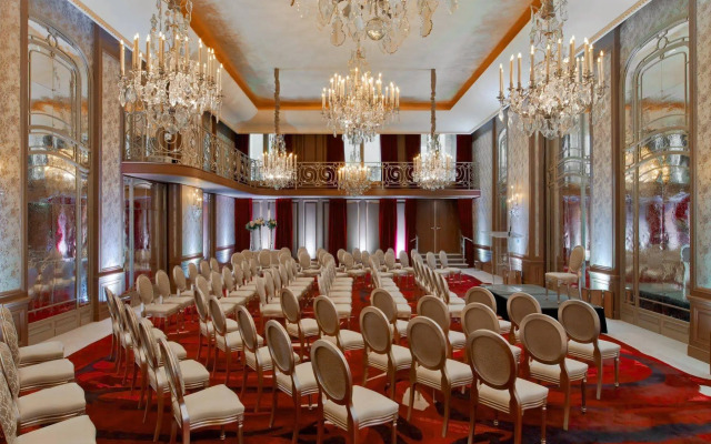 Hotel Plaza Athenee