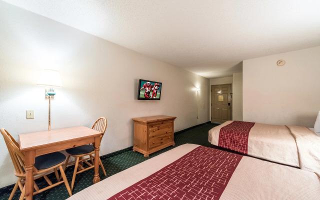 Red Roof Inn & Suites Knoxville East