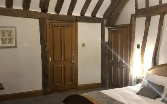 OYO The Greyhound Inn