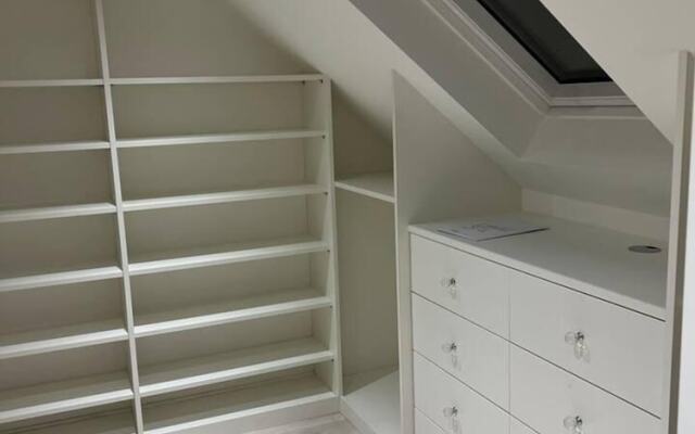 Luxury 3 Bedroom Penthouse w Massive Roof Terrace