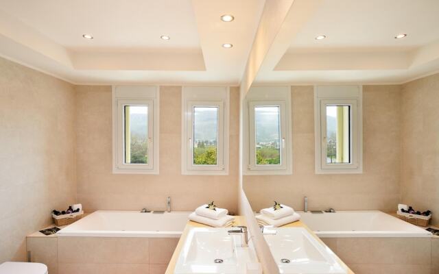 Melitini in Souda With 7 Bedrooms and 6 Bathrooms