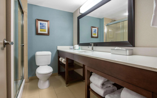 Clarion Hotel & Suites