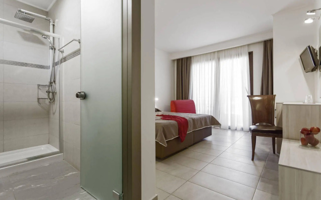 Lagomandra Beach & Suites