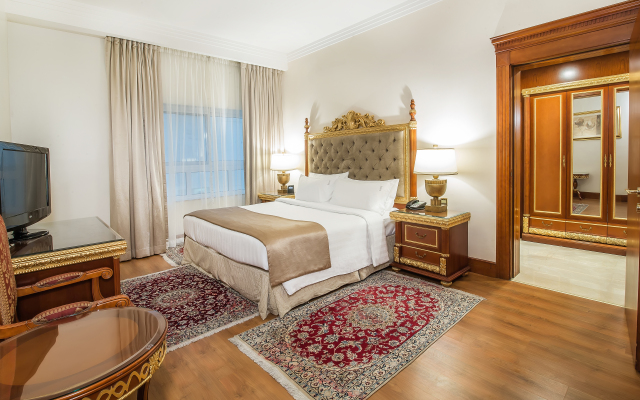 Sunday Hotel Holiday International Dubai