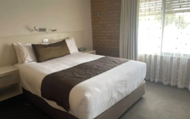 Lake Edge Resort – Guest Rooms – Mulwala