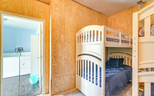Walk to Beach: Family-friendly Galveston Home!