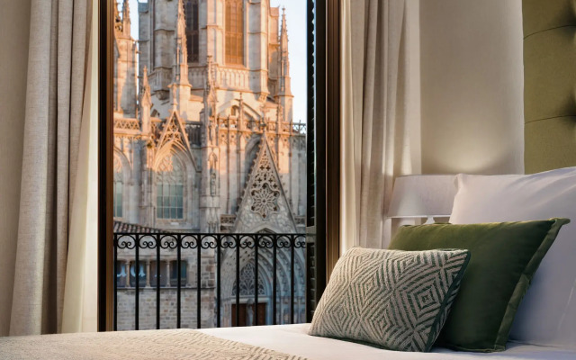 Lamaro Hotel
