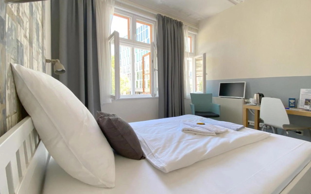 Frauenhotel Hanseatin - Women Only (отель для женщин)