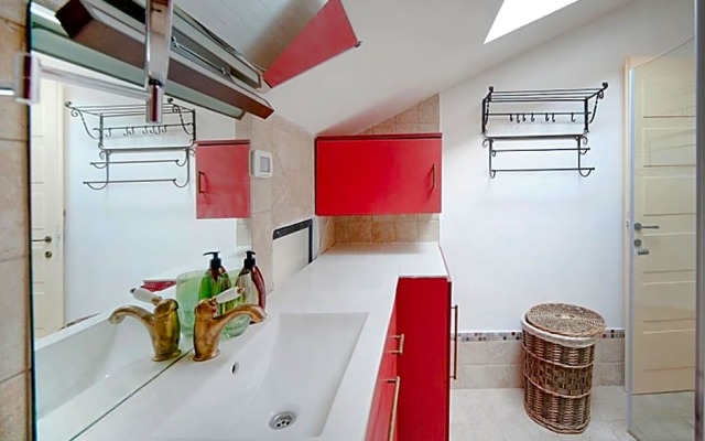 Neve Tzedek European Style w/ Balcony by Sea N' Rent