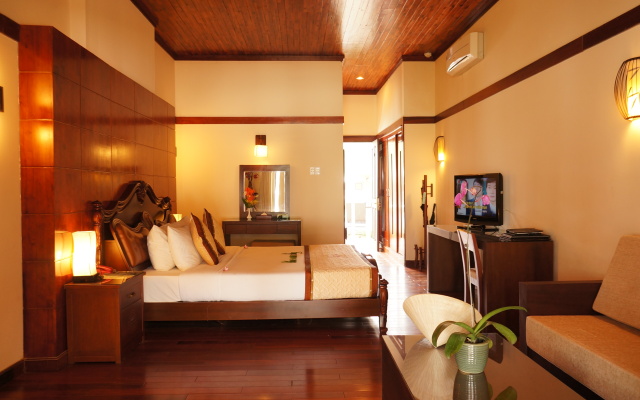 Vinh Hung Riverside Resort & Spa