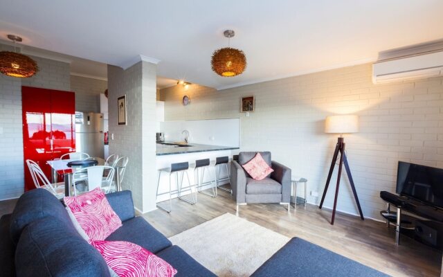 Summit 11 - Fabulous views and location