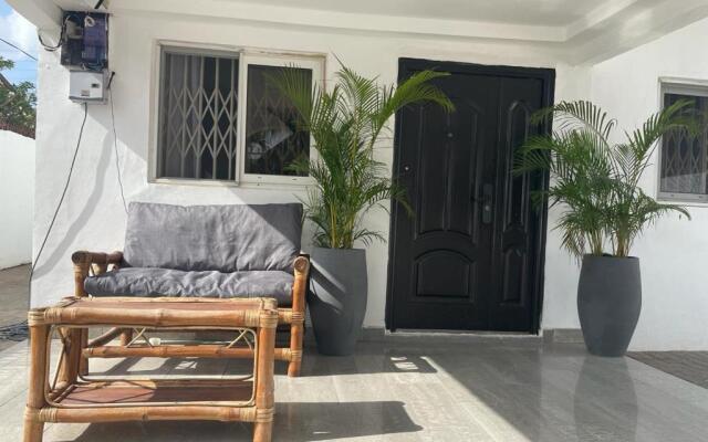 Private 3 Bedroom Home in Gated Community B's Guest House
