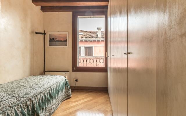 La Fenice Double Canal view