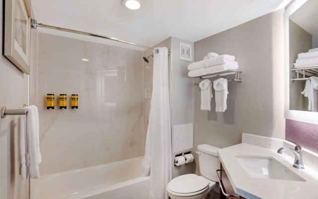 Best Western Plus Commerce Hotel