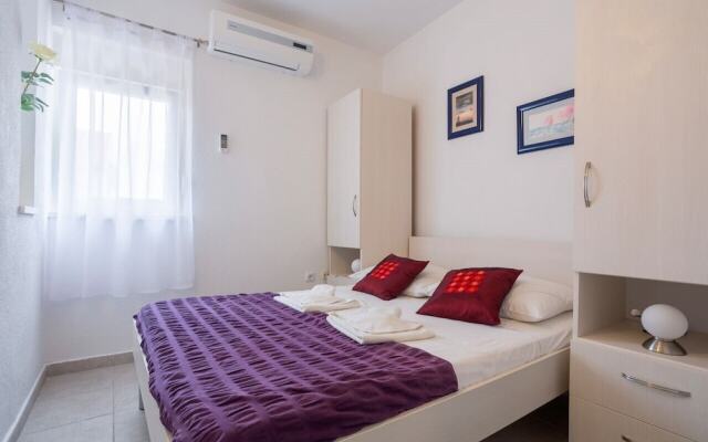 Holiday House Little Desire