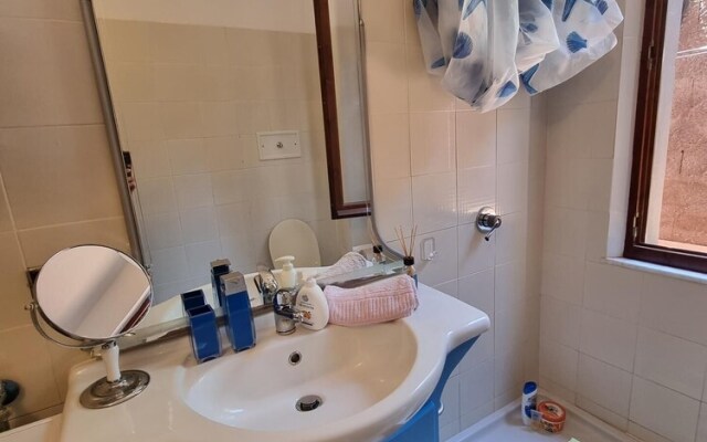 Stylish Home With Patio 4 min Walk to the Beach