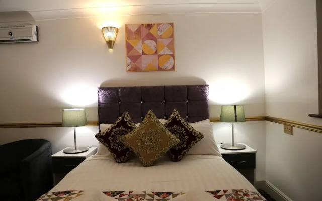 Atz&h Inn Hotel