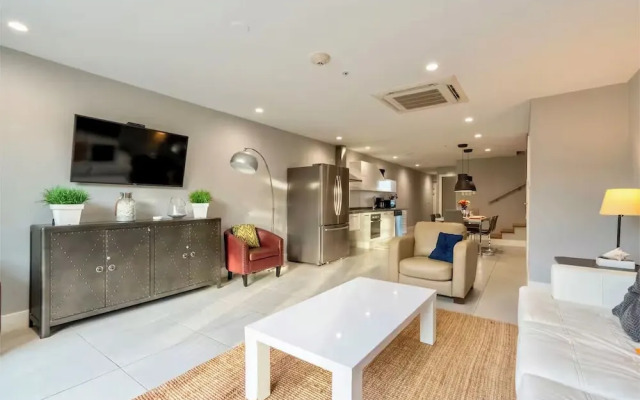 Las Islas Condominiums