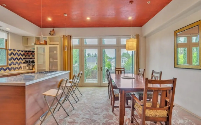 Cypress House & Studio, Walk To Healdsburg Plaza 3 Bedroom Home by Redawning