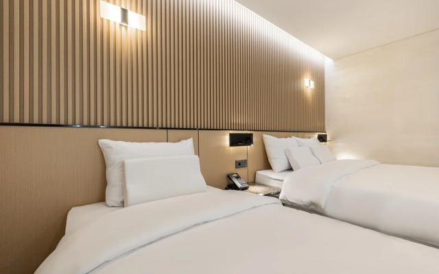 Seocho JS Hotel