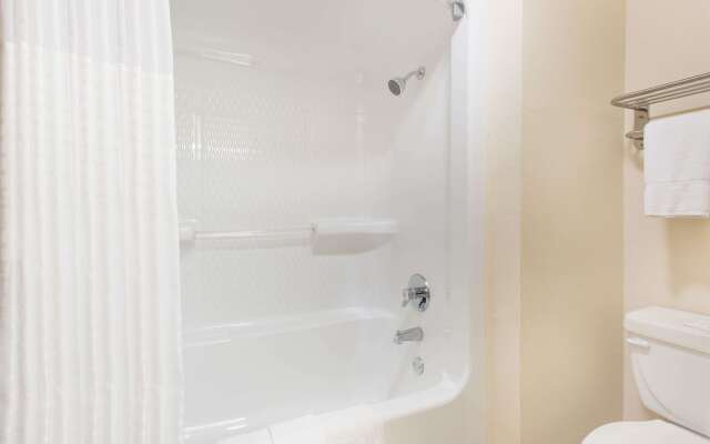 Super 8 by Wyndham Claremore OK