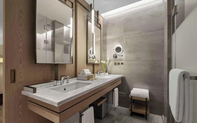 Vignette Collection Hangzhou Huaxia Center Hotel by IHG