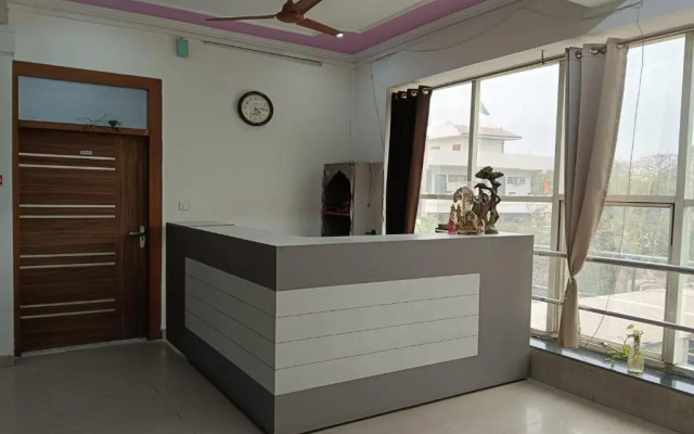 OYO 16721 Divine Hotel