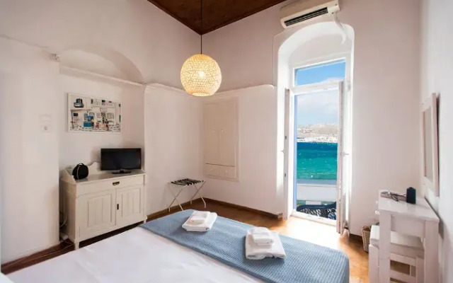 Mykonos Old Harbor Suite