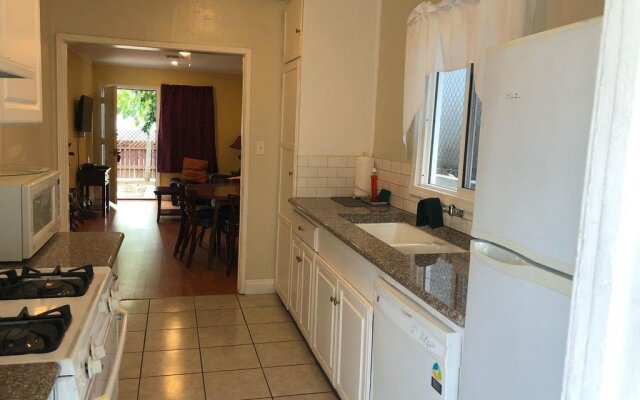 Nice 2 Bedroom in Burbank