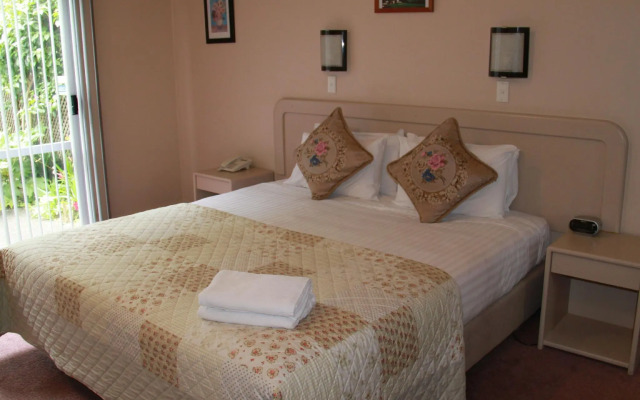 Asure Camelot Arms Motor Lodge