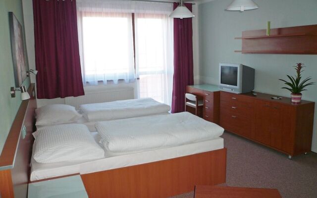 Hotel Ostrov Garni