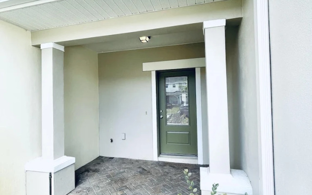 Lakeside Community, Pools, and More!