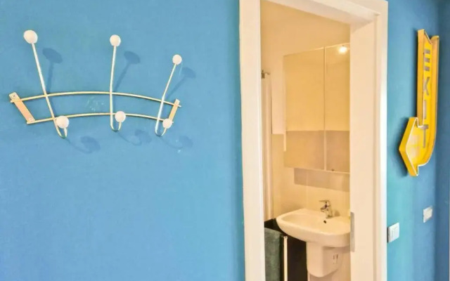 Modern & Bright Flat - 2 Min From the Sea