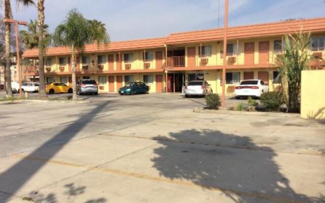 Economy Inn - Near National Orange Show Events Center