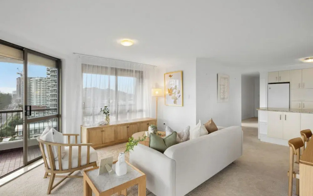 Absolute Burleigh Beachfront - Stylish 2BR Oceanview Stay