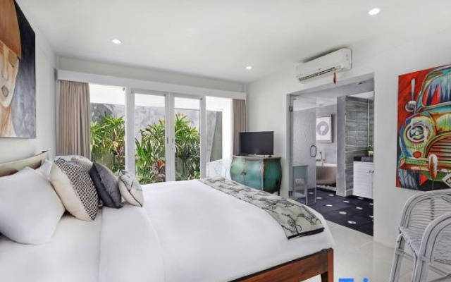 Villa Drupadi 16B 4 bed 4.5 bath Seminyak Location