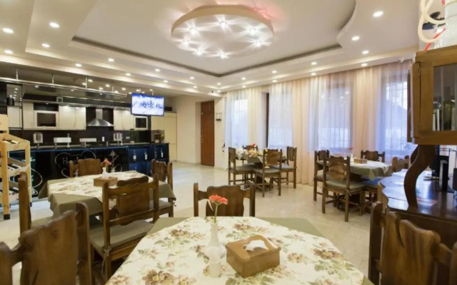 Four Seasons Hotel