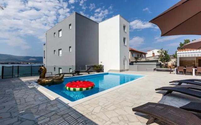 Luxury Villa ARIA Seafront for 21 people