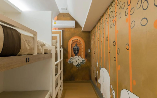 Stay With Hug Poshtel & Activities