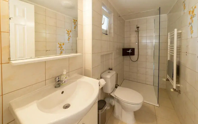 Spacious Villa With Tennis