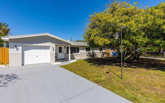 NEW Mid Century Modern Largo Retreat