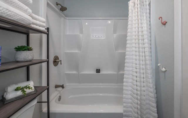Chandler Galveston 4 Bedroom Home by RedAwning